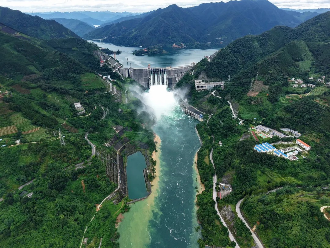 龙滩水电站1000吨级通航建筑物工程正式开工2.jpg 龙滩水电站1000吨级通航建筑物工程正式开工2.jpg