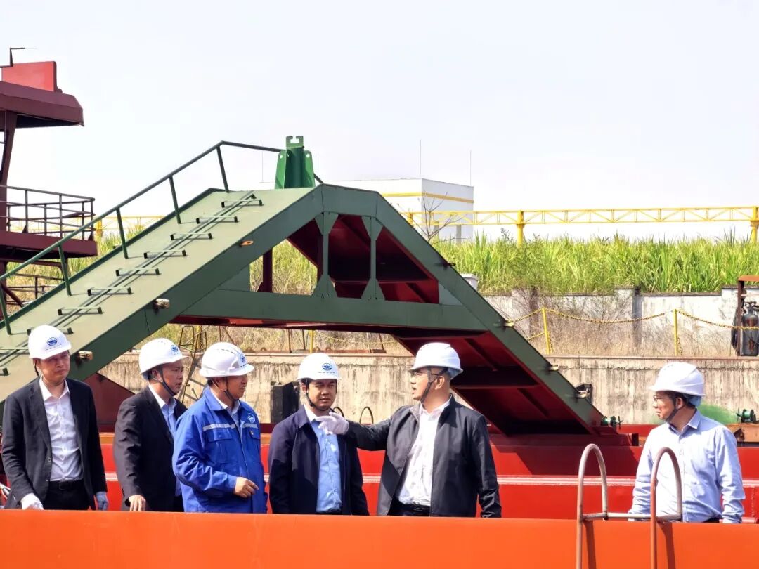 自治区交通运输厅副厅长陈津维深入贵港调研平陆运河示范船建造4.jpg