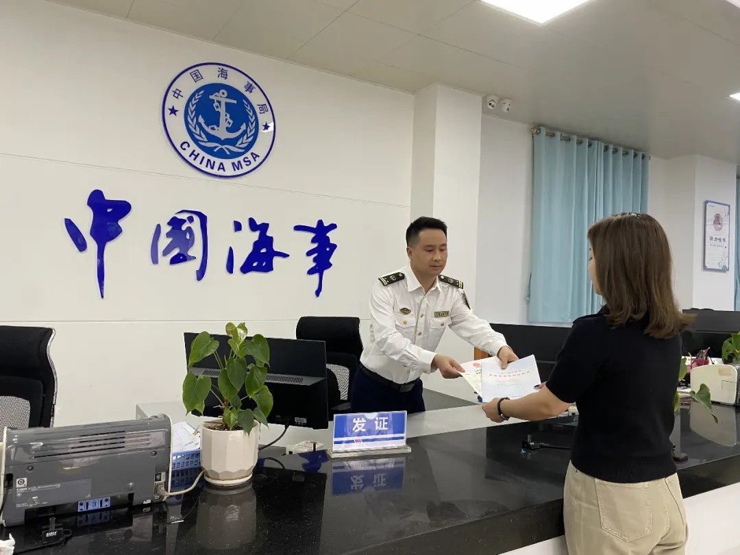 广西首艘新建可经平陆运河出海的内河船舶取得“行驶证”.jpg
