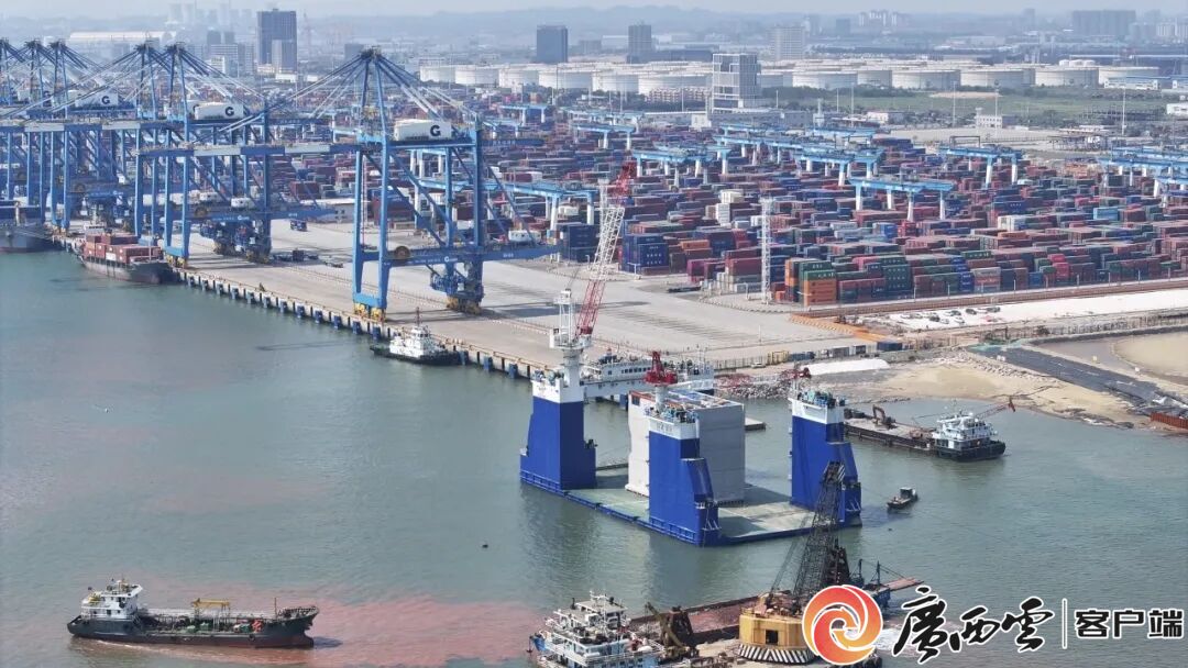 钦州港两个20万吨级泊位改扩建提速.jpg