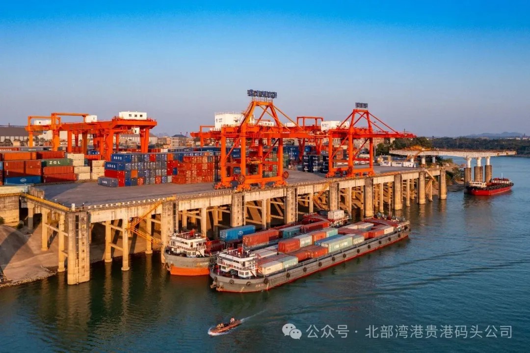 贵港港—蛇口港“湾港通”水水中转多式联运正式开通.jpg